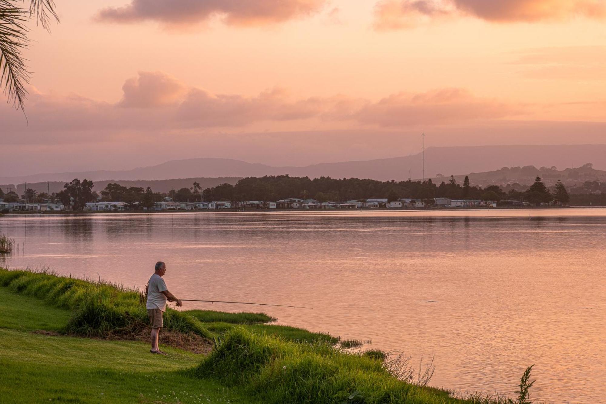 Primbee Lakeside Inn Wollongong المظهر الخارجي الصورة