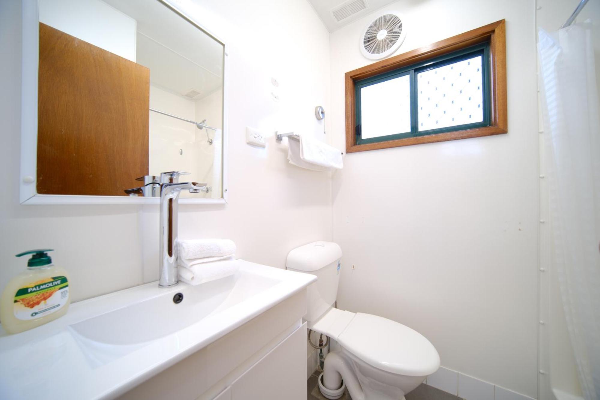 Primbee Lakeside Inn Wollongong المظهر الخارجي الصورة
